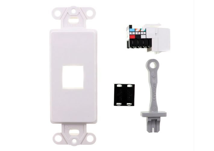 Foto Placas multimedia de hasta seis puertos con tratamiento antimicrobiano.